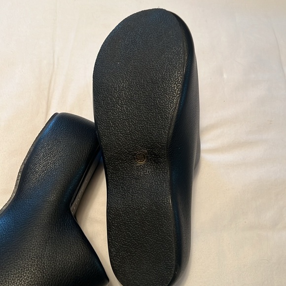 Coconuts by Matisse bella clogs, black, size 9,  like new. - Picture 10 of 10